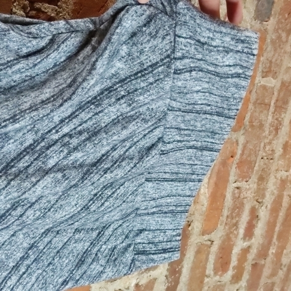 Green Envelope Large Black & Gray Cozy V-Neck Sweater - Picture 3 of 8